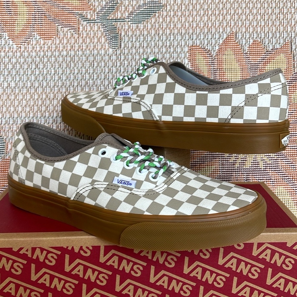 Vans WMNS Authentic
Checkerboard Moon Rock
VN0009PVCH8
SNEAKERS - Picture 6 of 16